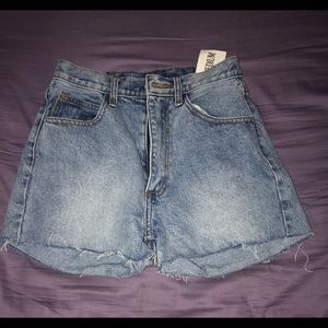 BRANDY MELVILLE JEAN SHORTS (NEW)